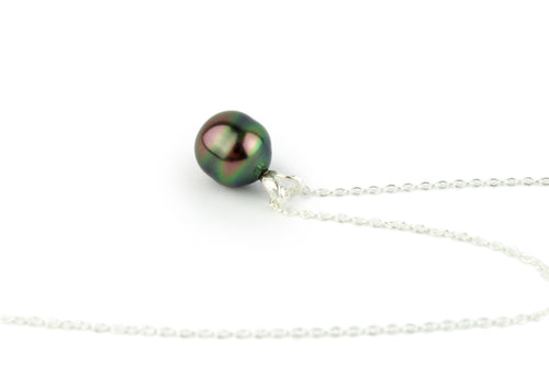 Bright Circled 9mm Tahitian Pearl Necklace on Sterling Silver