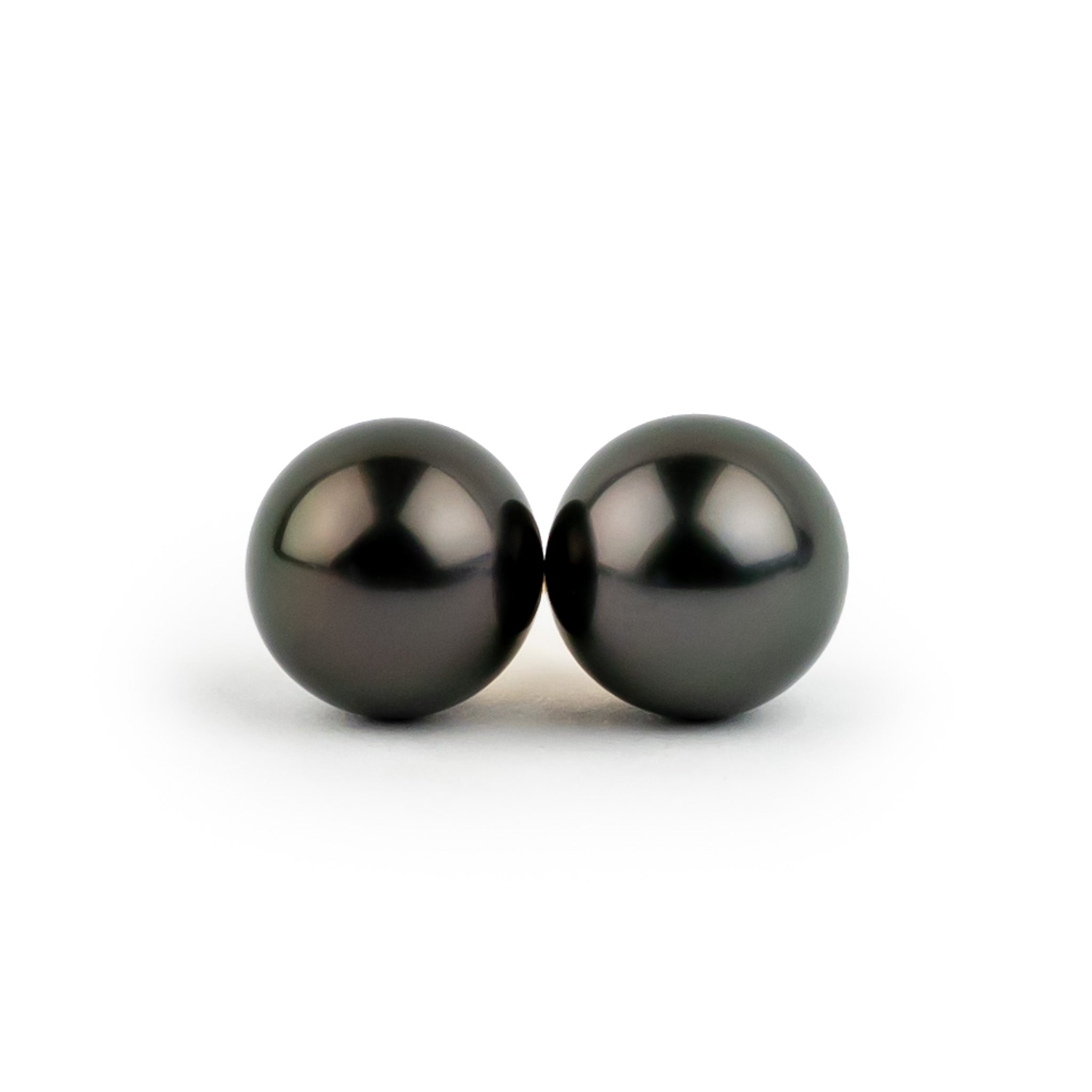 Midnight Aubergine Green 8.4-9mm Tahitian Pearl Stud Earrings