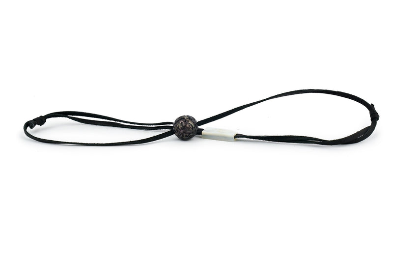 Carved Tahitian pearl necklace on kangaroo leather 14.5mm