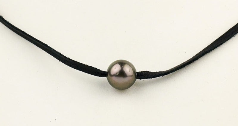 Tahitian pearl aubergine peacock necklace on kangaroo leather 10.5mm