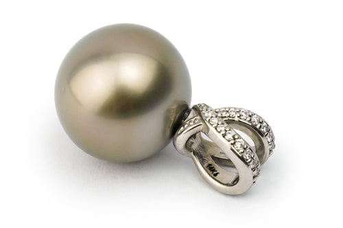 15mm AAAA round Tahitian pearl pendant on white gold and diamond setting