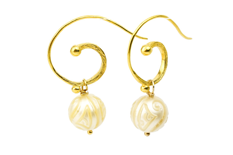 Cascadia Tahitian White Carved Pearl 18KP Gold Hoop Earrings