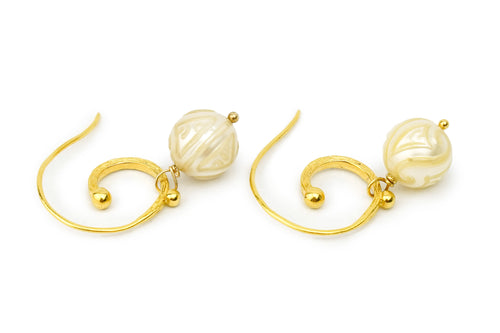 Cascadia Tahitian White Carved Pearl 18KP Gold Hoop Earrings