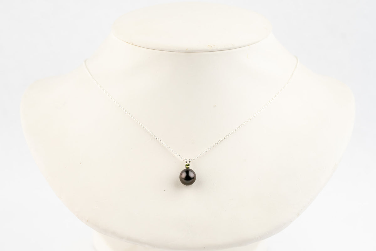 Pearl & Peridot Dusky Indigo Étoile Necklace on Sterling Silver