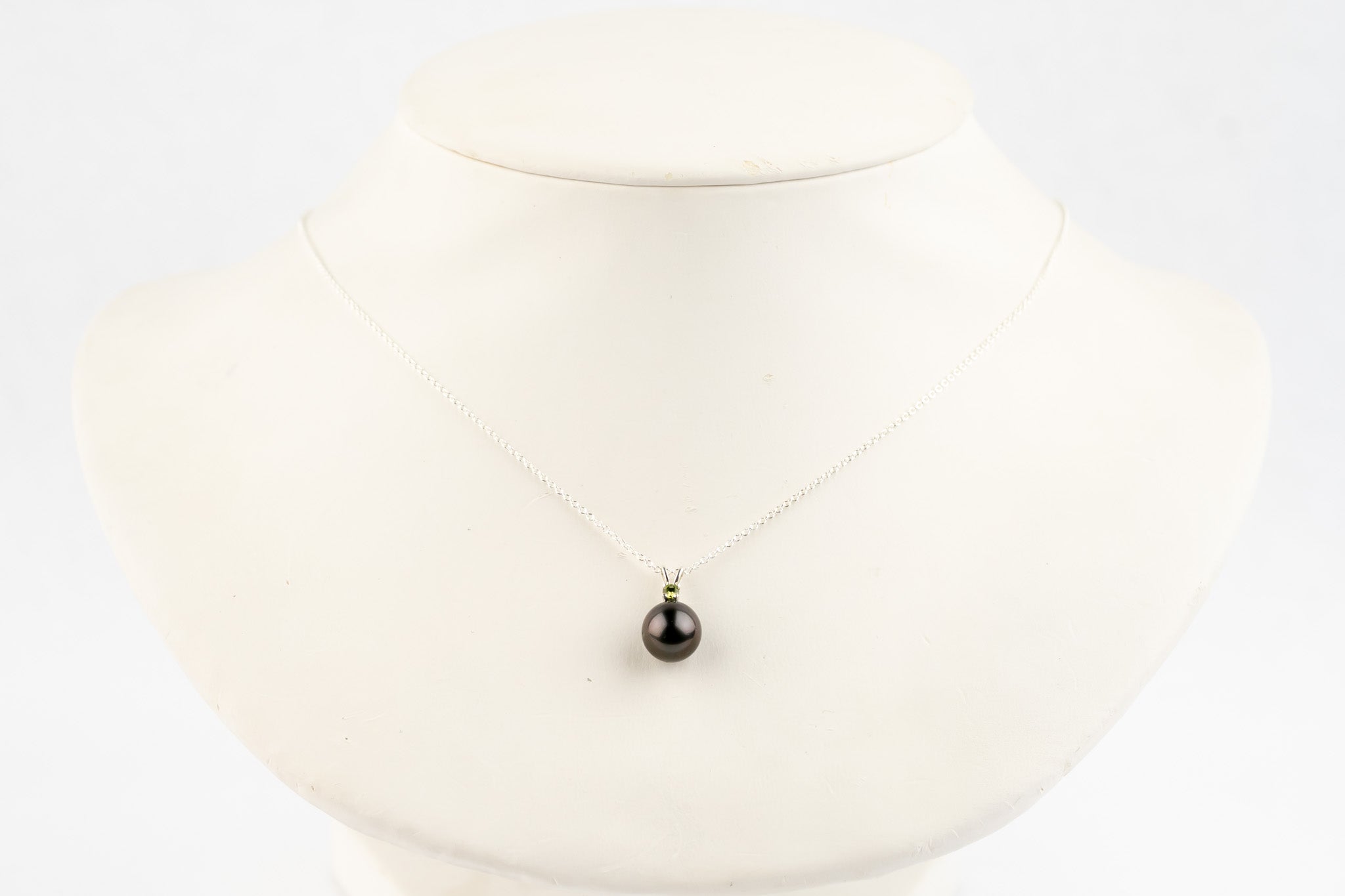 Pearl & Peridot Dusky Indigo Étoile Necklace on Sterling Silver
