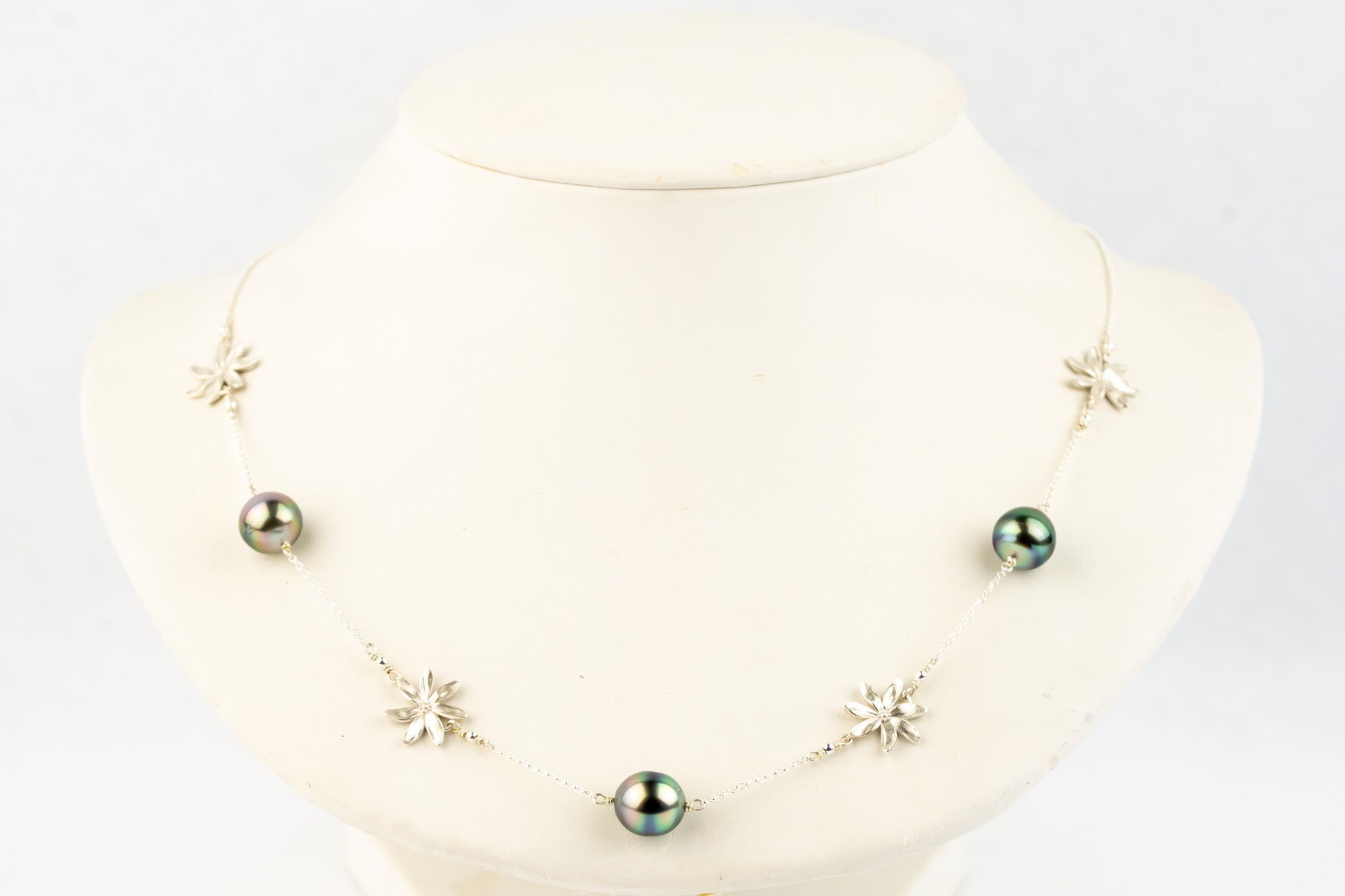 Brilliant Flash Tiaré Tin-Cup Tahitian Pearl Necklace on Sterling Silver