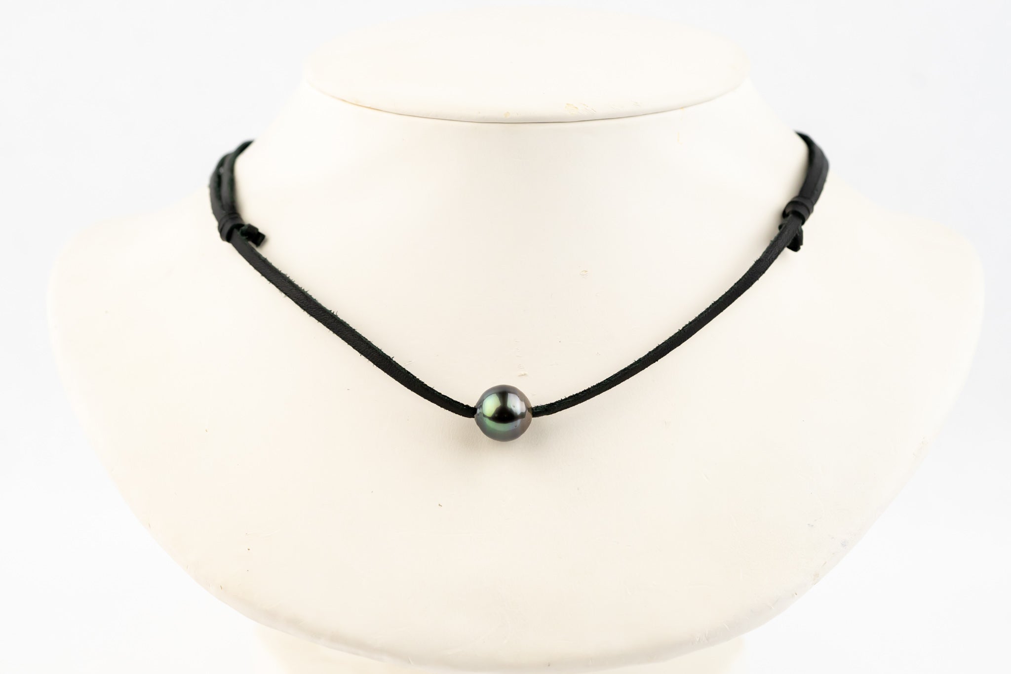Flashy Indigo Green 11mm Circled Super Mana Necklace