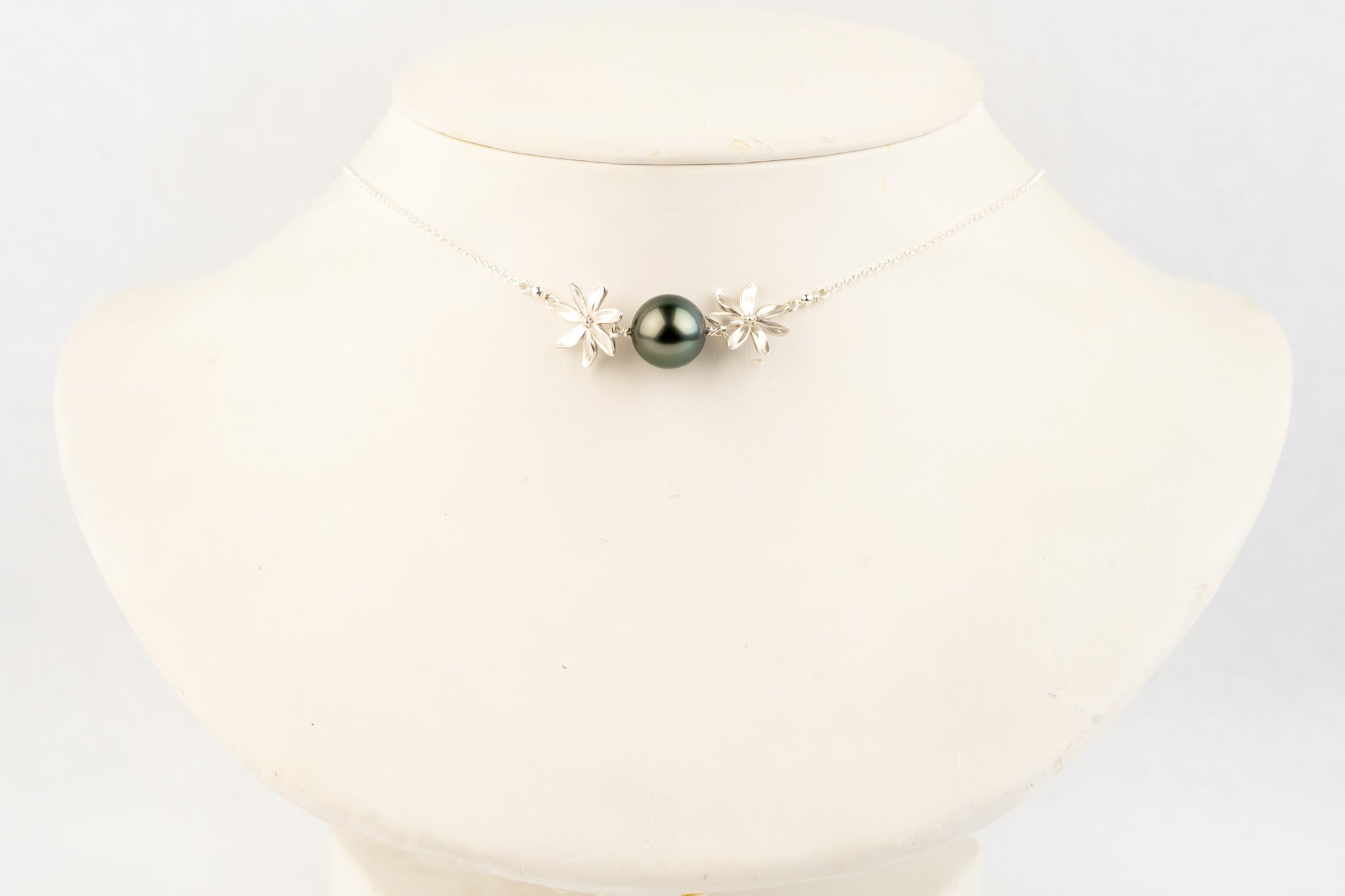 Tiare Choker Necklace on Sterling Silver