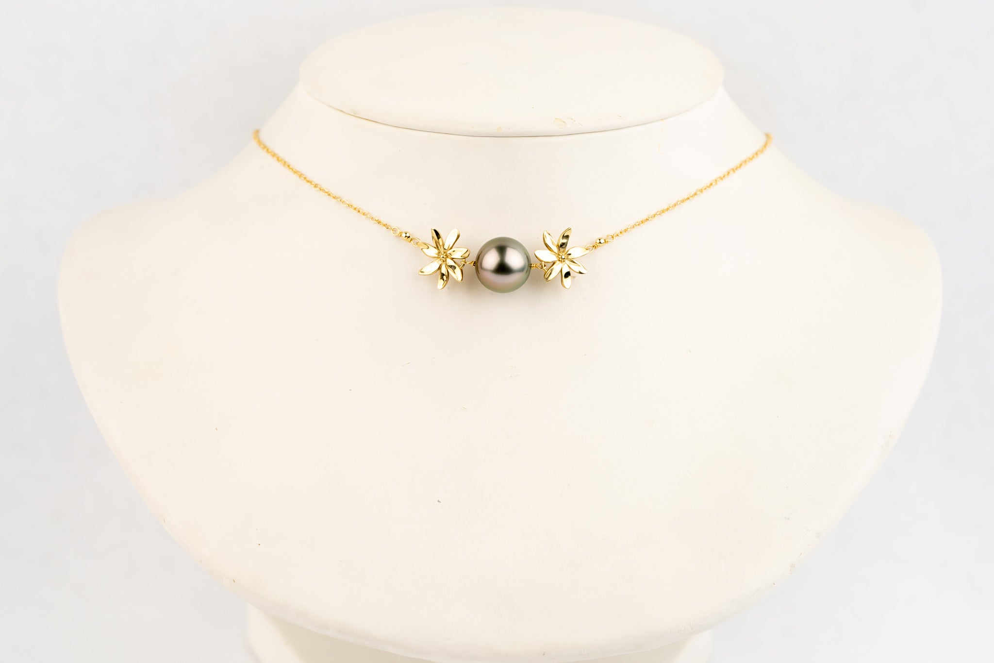 Tiare Choker Necklace on 14k Yellow Gold