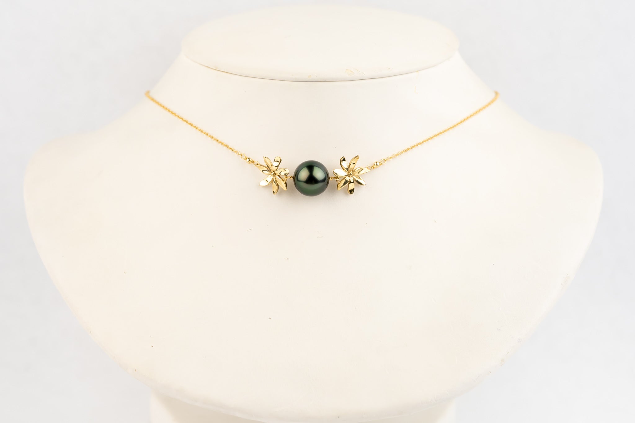Deep Green Tiare Choker Necklace on 14k Yellow Gold