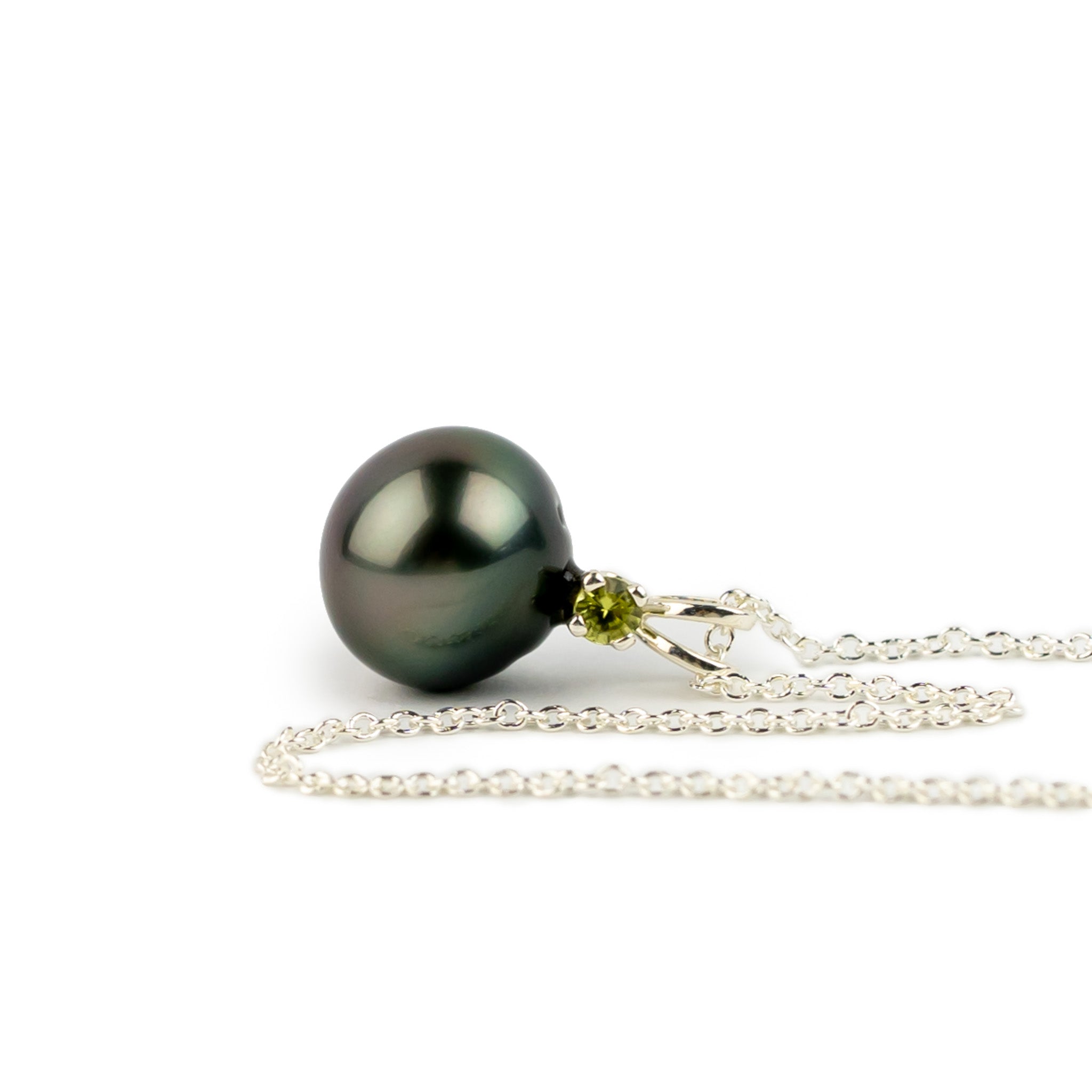 Pearl & Peridot Dusky Purple Green Étoile Necklace on Sterling Silver