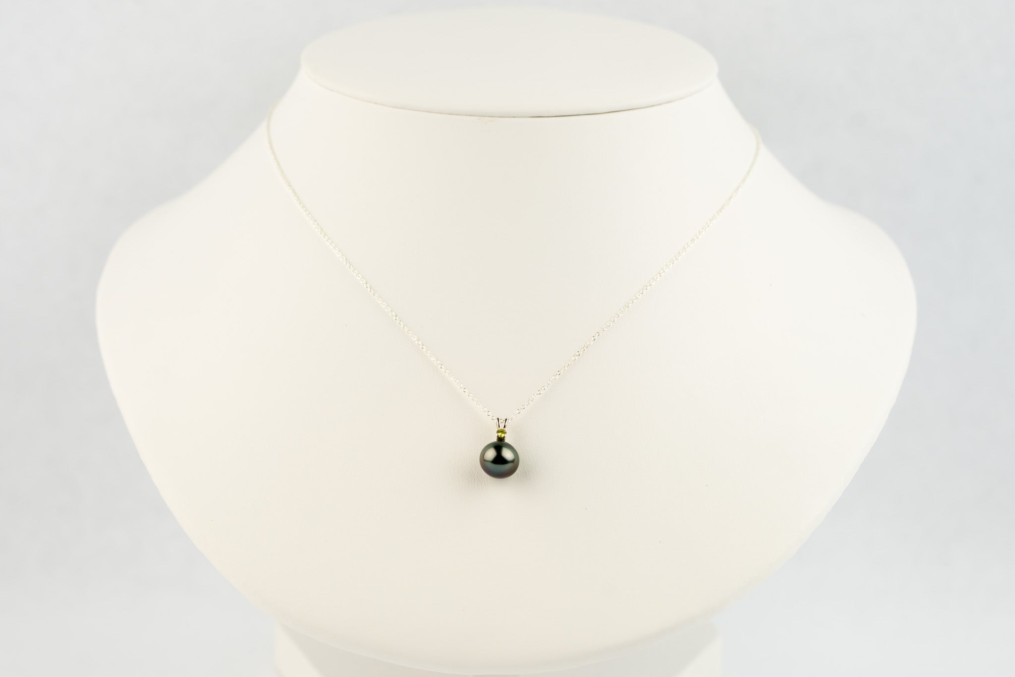 Pearl & Peridot Dusky Purple Green Étoile Necklace on Sterling Silver