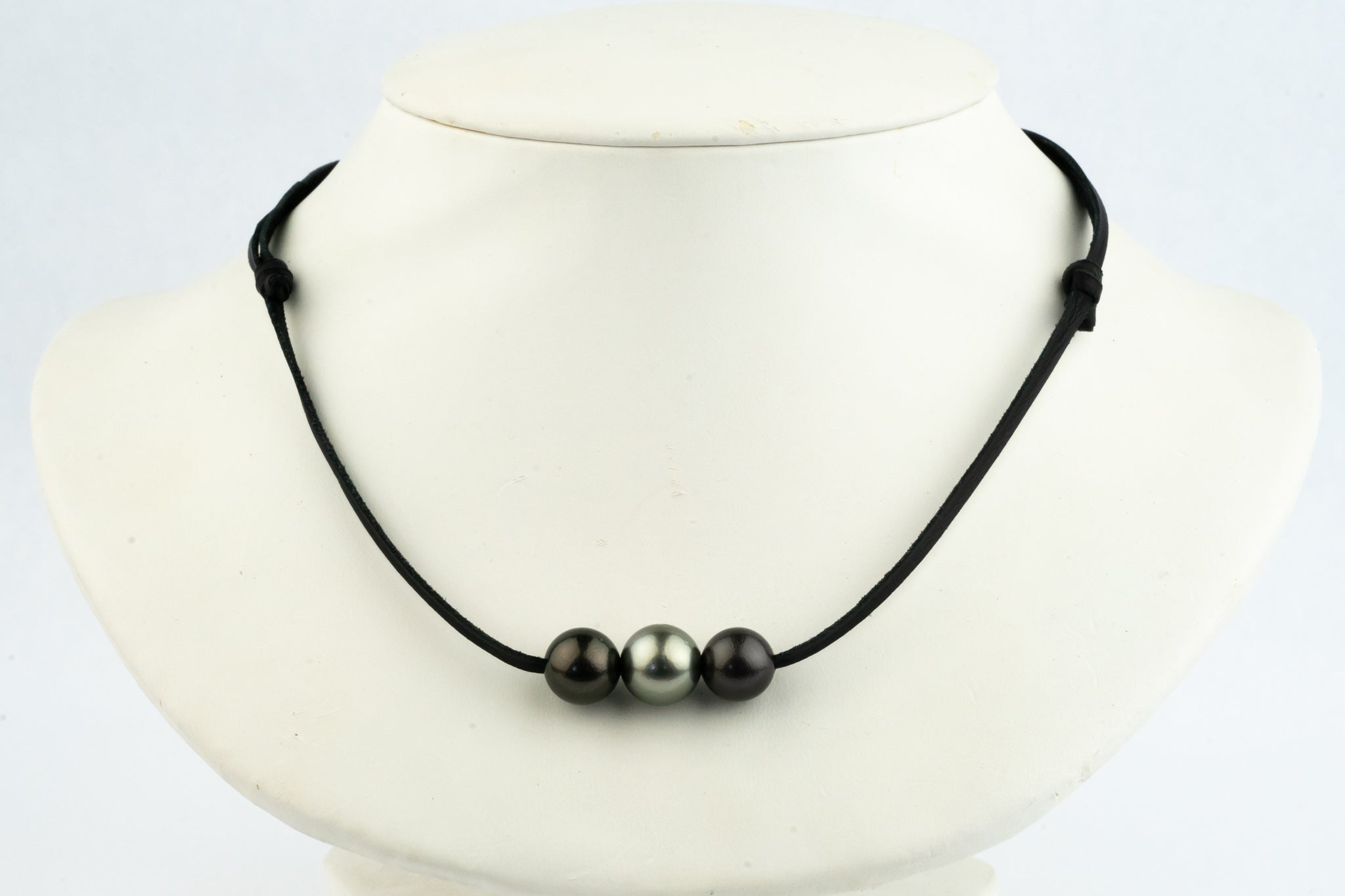 Triple Light Center Shark Skin 10.3-11.3mm Super Mana Necklace