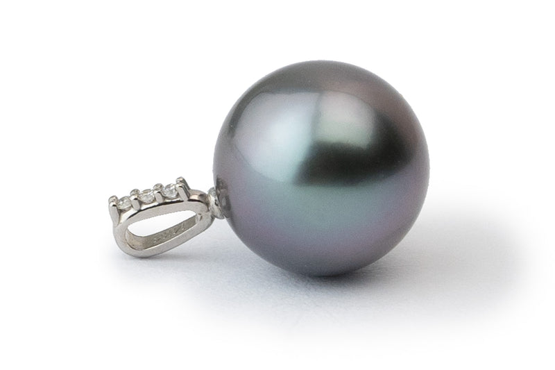 Silvery lavender 10.5mm Tahitian pearl pendant on 14K white gold and lab grown diamonds
