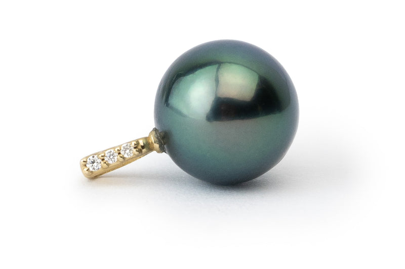 Dark blue sustainable Tahitian pearl pendant with lab grown diamonds