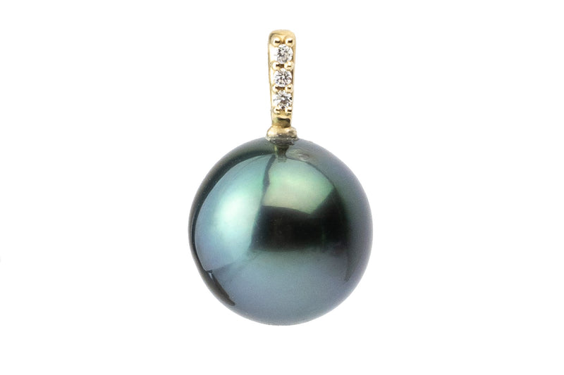 Dark blue sustainable Tahitian pearl pendant with lab grown diamonds